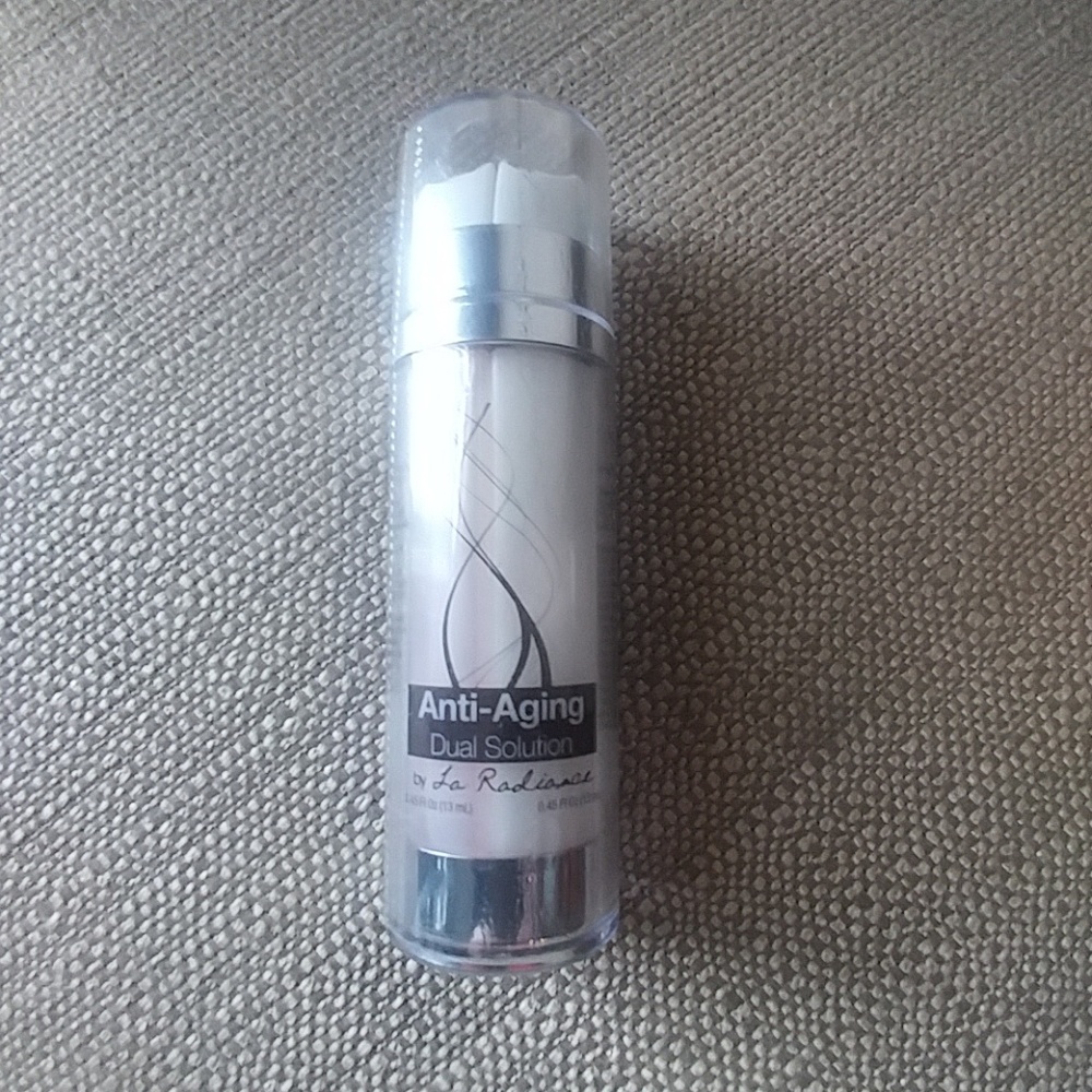 La Radiance Anti Aging Dual Solution